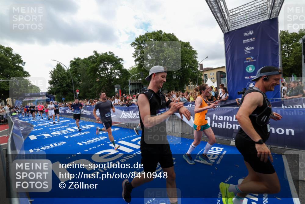 29.06.2025 - hella hamburg halbmarathon Zöllner http://msf.ph/oto/8410948 29.06.2025 10:45:18 Ziel 2188, 6054, 6375, 6575, 6819, 7087, 10064, 12783, 15563, 15636, 15651, 15741, 15760, 16513, 17120, 17960, 18346, 18718 meine-sportfotos.de
