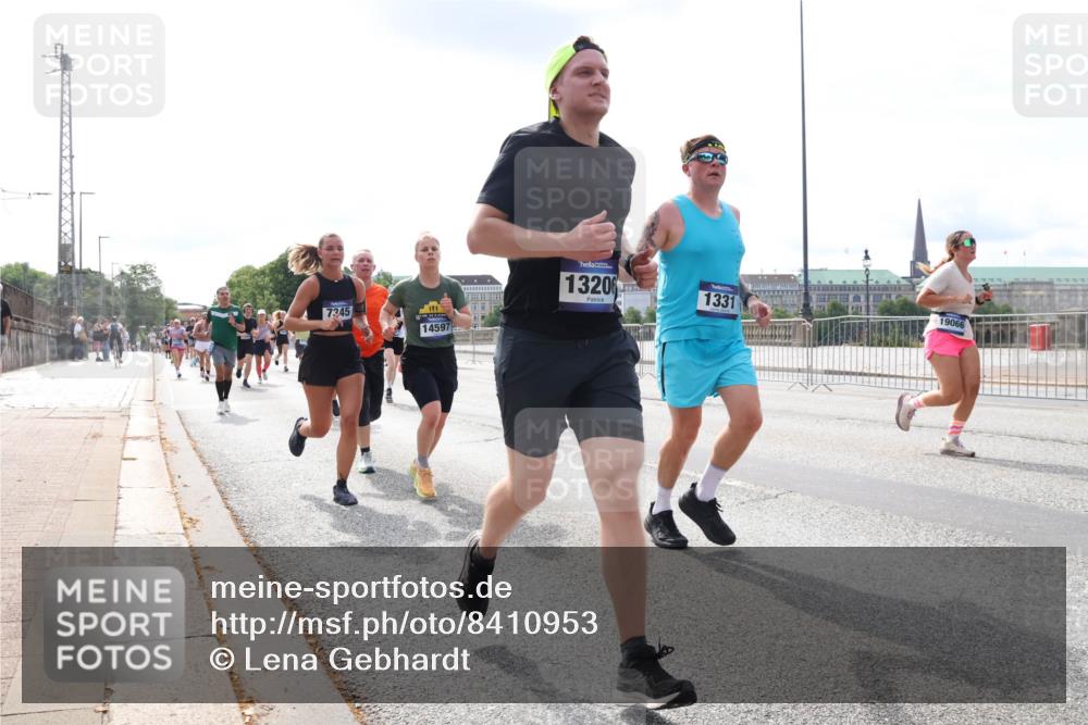 29.06.2025 - hella hamburg halbmarathon Lena Gebhardt http://msf.ph/oto/8410953 29.06.2025 10:17:05 Lombardsbrücke 7345, 14597, 13206, 1331, 19066, 1083, 1117, 1137, 1240, 1298, 1331, 1348, 1356, 1403, 1477, 1553, 1602, 1825, 2225, 2908, 2912, 3088, 3176, 3210, 3450, 3464, 3466, 3622, 5023, 5036, 5037, 5390, 5929, 5930, 5995, 6126, 6128, 6328, 6522, 6742, 6941, 6948, 7114, 7115, 7257, 7345, 7360, 7376, 7445, 7647, 7924, 7928, 7945, 8253, 8263, 8317, 8433, 8513, 8558, 8619, 8857, 8983, 9091, 9152, 9208, 9259, 9332, 9492, 9676, 10232 meine-sportfotos.de