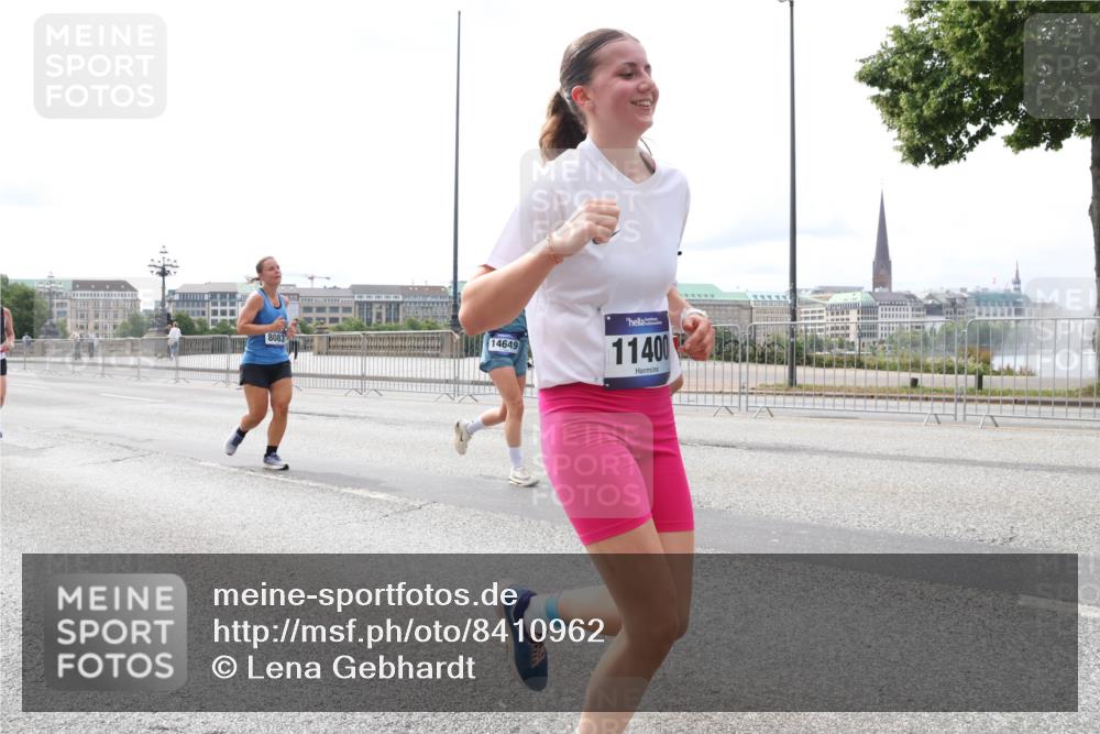 29.06.2025 - hella hamburg halbmarathon Lena Gebhardt http://msf.ph/oto/8410962 29.06.2025 10:25:16 Lombardsbrücke 8083, 14649, 11400, 1093, 1627, 1740, 2000, 2108, 2249, 2278, 3920, 3961, 3963, 4008, 4010, 4444, 5126, 5564, 5814, 6869, 7778, 8083, 8962, 9573, 9927, 10845, 10846, 11157, 11400, 11662, 11921, 13510, 13842, 14086, 14649, 15016, 15119, 15124, 15153, 15283, 15679, 15942, 16421, 16422, 17185, 17954, 18194, 18198 meine-sportfotos.de