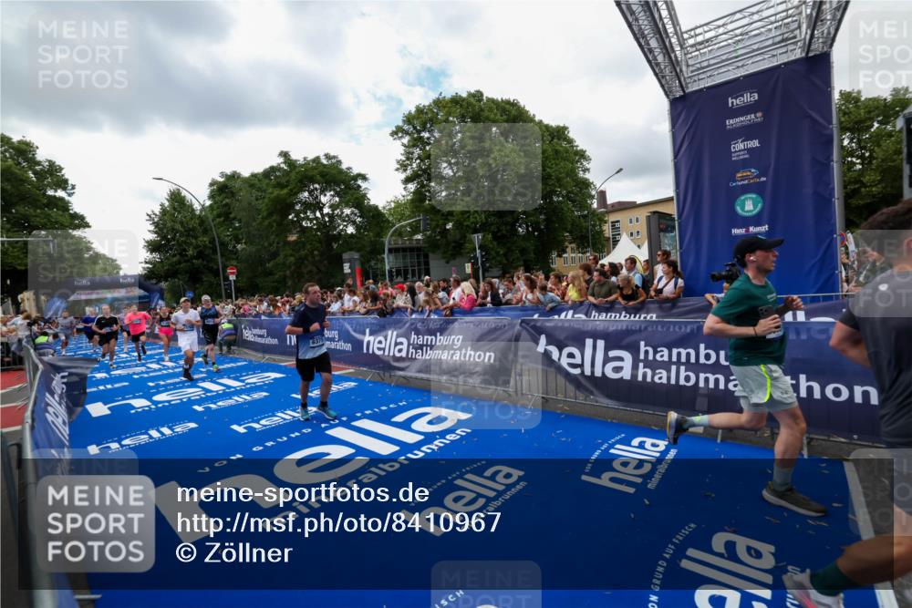 29.06.2025 - hella hamburg halbmarathon Zöllner http://msf.ph/oto/8410967 29.06.2025 10:45:19 Ziel 2188, 5706, 6054, 6375, 7087, 9105, 10064, 12783, 15563, 15636, 15651, 15741, 15760, 16513, 17120, 18346, 18718 meine-sportfotos.de