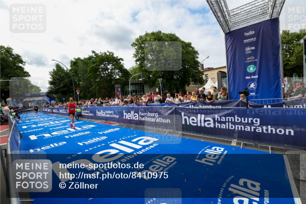 29.06.2025 - hella hamburg halbmarathon Zöllner http://msf.ph/oto/8410975 29.06.2025 10:21:11 Ziel 14717, 16120 meine-sportfotos.de