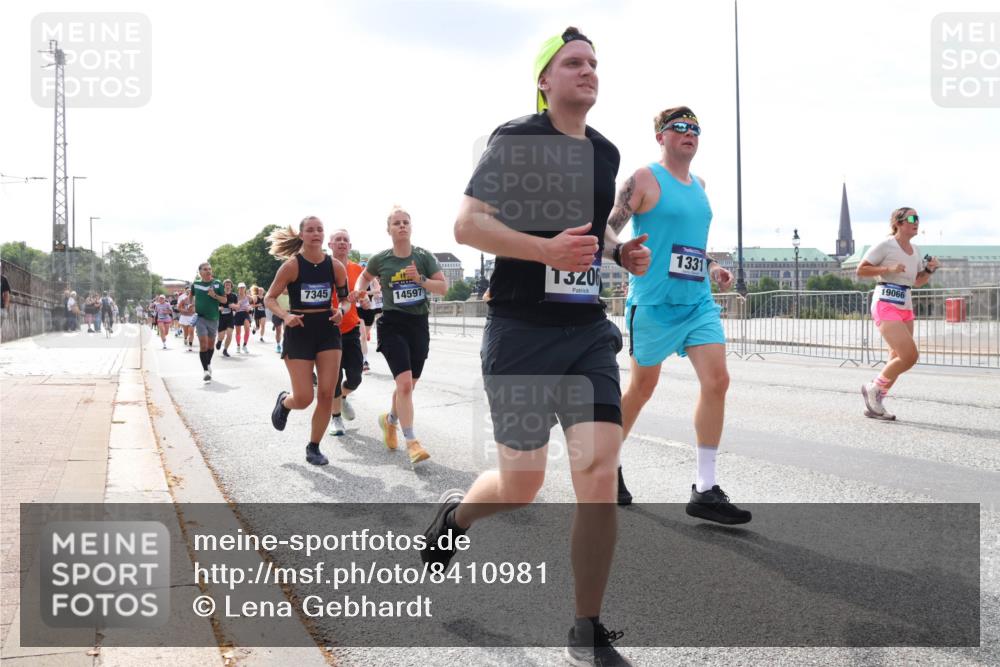 29.06.2025 - hella hamburg halbmarathon Lena Gebhardt http://msf.ph/oto/8410981 29.06.2025 10:17:05 Lombardsbrücke 7345, 14597, 13206, 1331, 19066, 1083, 1117, 1137, 1240, 1298, 1331, 1348, 1356, 1403, 1477, 1553, 1602, 1825, 2225, 2908, 2912, 3088, 3176, 3210, 3450, 3464, 3466, 3622, 5023, 5036, 5037, 5390, 5929, 5930, 5995, 6126, 6128, 6328, 6522, 6742, 6941, 6948, 7114, 7115, 7257, 7345, 7360, 7376, 7445, 7647, 7924, 7928, 7945, 8253, 8263, 8317, 8433, 8513, 8558, 8619, 8857, 8983, 9091, 9152, 9208, 9259, 9332, 9492, 9676, 10232 meine-sportfotos.de