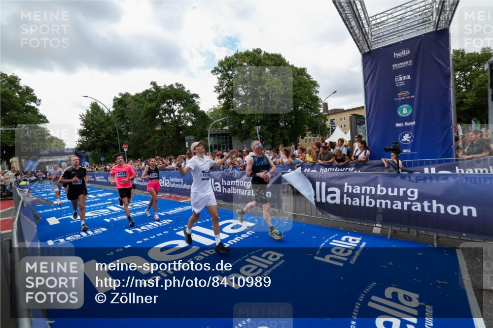 29.06.2025 - hella hamburg halbmarathon Zöllner http://msf.ph/oto/8410989 29.06.2025 10:45:21 Ziel 2188, 2367, 2470, 3186, 5706, 6054, 6375, 9105, 10064, 11469, 12783, 15563, 15636, 15741, 15760, 16513, 17499 meine-sportfotos.de