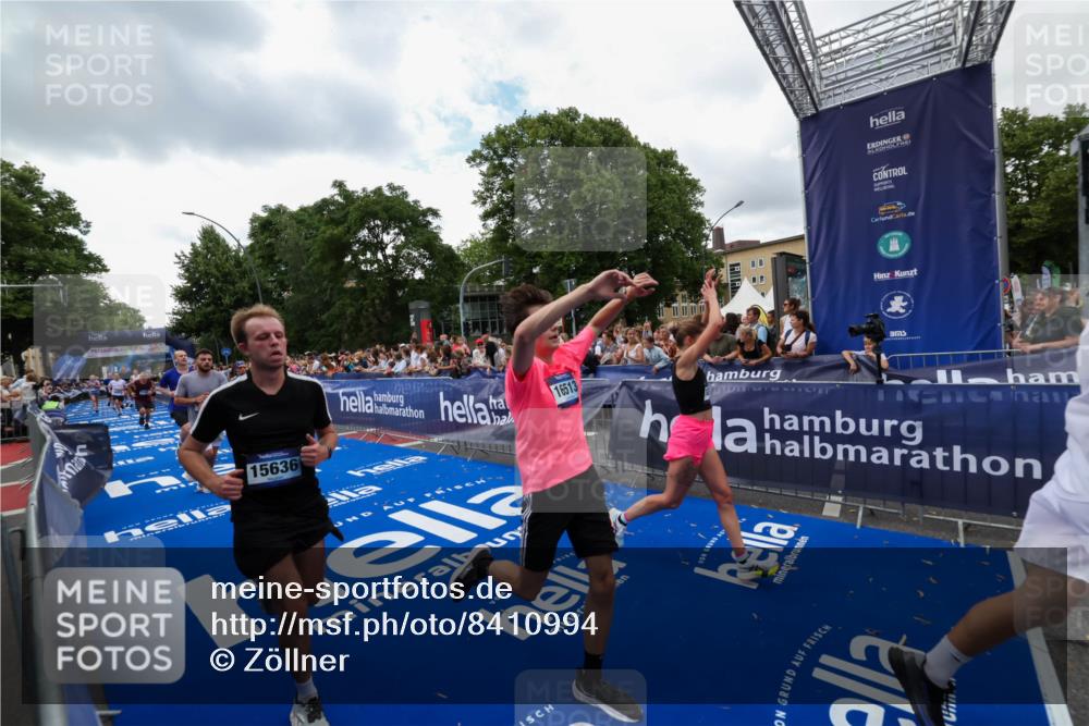29.06.2025 - hella hamburg halbmarathon Zöllner http://msf.ph/oto/8410994 29.06.2025 10:45:22 Ziel 2188, 2367, 2470, 3186, 5706, 6054, 9105, 10064, 11469, 12783, 15563, 15636, 15741, 15760, 16513, 17499 meine-sportfotos.de