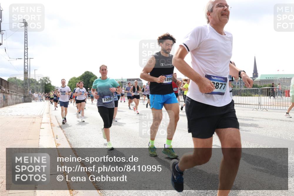 29.06.2025 - hella hamburg halbmarathon Lena Gebhardt http://msf.ph/oto/8410995 29.06.2025 10:41:48 Lombardsbrücke 19057, 1509, 1899, 8162, 877, 1039, 1314, 1509, 1536, 1542, 1623, 1648, 1712, 2145, 2153, 2258, 3326, 3344, 3459, 3460, 3568, 3623, 4415, 4541, 4610, 4735, 4736, 4787, 5432, 5928, 5942, 6136, 6137, 6153, 6250, 6320, 6430, 6436, 6450, 6618, 6793, 6837, 6846, 6894, 7022, 7023, 7477, 7955, 7968, 8004, 8162, 8163, 8300, 8301, 8443, 8586, 8848, 8897, 8908, 9223, 9467, 9588, 10181, 10348, 10483, 10623, 11011, 11166 meine-sportfotos.de