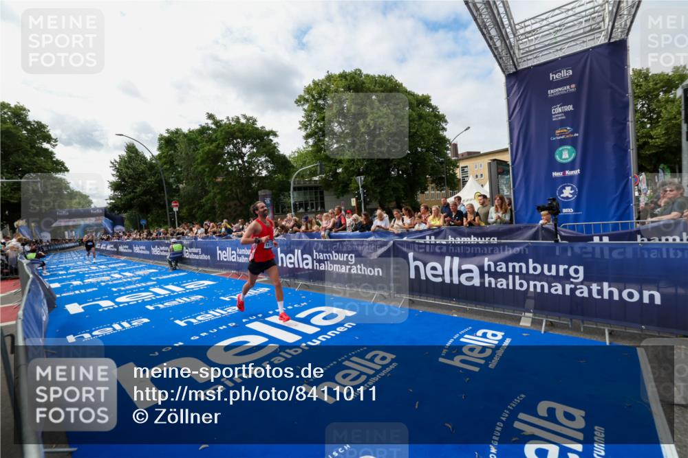 29.06.2025 - hella hamburg halbmarathon Zöllner http://msf.ph/oto/8411011 29.06.2025 10:21:12 Ziel 14717, 16120 meine-sportfotos.de