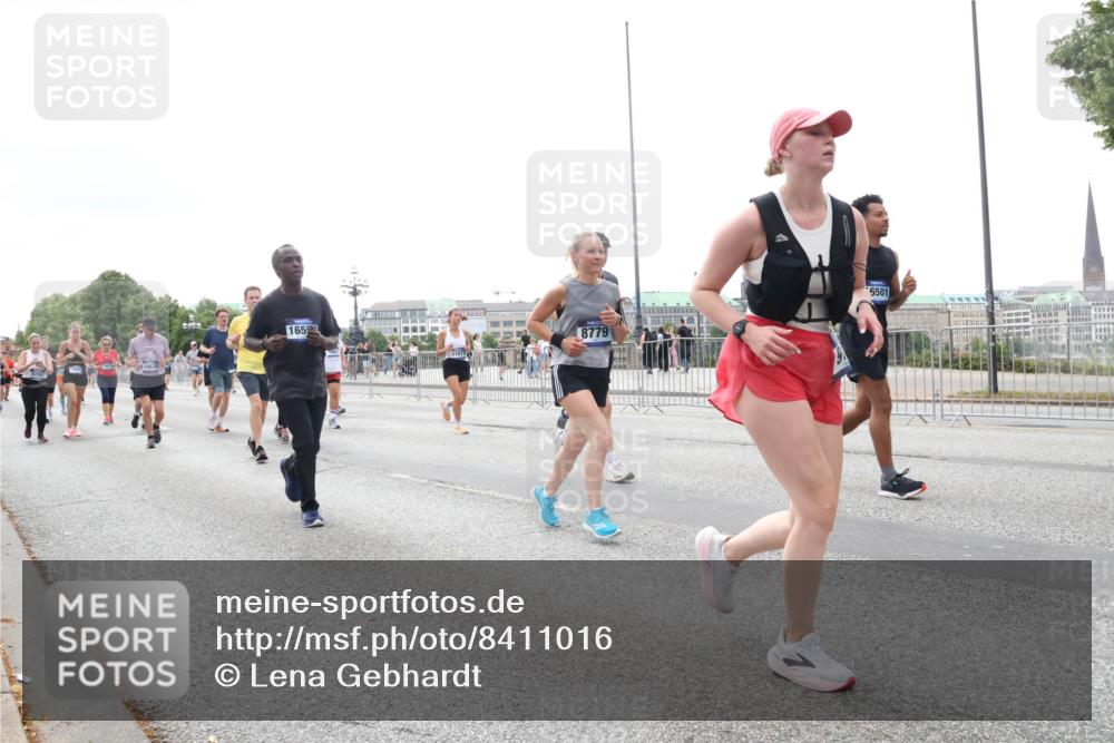 29.06.2025 - hella hamburg halbmarathon Lena Gebhardt http://msf.ph/oto/8411016 29.06.2025 10:51:04 Lombardsbrücke 165, 8779, 5501, 1129, 1203, 1208, 1404, 1478, 1930, 2200, 2202, 2358, 2380, 2859, 3184, 3229, 3647, 3838, 3934, 4156, 4642, 4652, 4695, 4713, 4771, 4848, 4920, 5286, 5289, 5357, 5530, 6178, 6961, 7012, 7133, 7141, 7161, 7770, 7771, 7825, 7938, 8040, 8200, 8410, 8672, 8779, 8833, 8986, 9096, 9166, 9167, 9168, 9933, 10029, 10437, 10552, 10614, 10636, 11052, 11252, 11577, 12392, 12393, 14534, 15416 meine-sportfotos.de