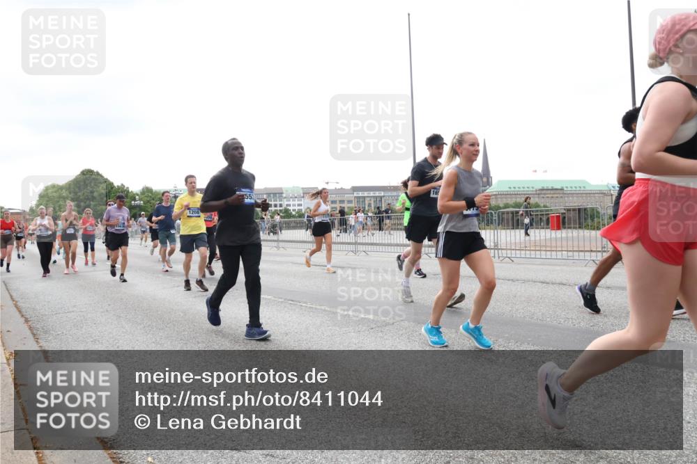 29.06.2025 - hella hamburg halbmarathon Lena Gebhardt http://msf.ph/oto/8411044 29.06.2025 10:51:04 Lombardsbrücke 1208, 553, 165, 1129, 1203, 1208, 1404, 1478, 1930, 2200, 2202, 2358, 2380, 2859, 3184, 3229, 3647, 3838, 3934, 4156, 4642, 4652, 4695, 4713, 4771, 4848, 4920, 5286, 5289, 5357, 5530, 6178, 6961, 7012, 7133, 7141, 7161, 7770, 7771, 7825, 7938, 8040, 8200, 8410, 8672, 8779, 8833, 8986, 9096, 9166, 9167, 9168, 9933, 10029, 10437, 10552, 10614, 10636, 11052, 11252, 11577, 12392, 12393, 14534, 15416 meine-sportfotos.de