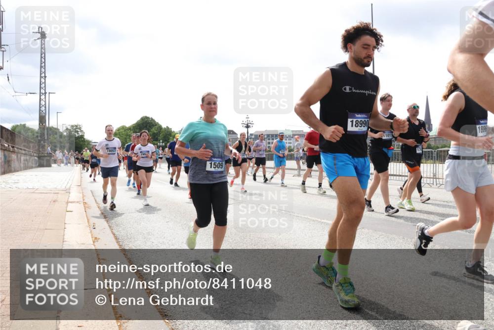 29.06.2025 - hella hamburg halbmarathon Lena Gebhardt http://msf.ph/oto/8411048 29.06.2025 10:41:48 Lombardsbrücke 19057, 190, 1509, 478, 18990, 1011, 1886, 1039, 1314, 1509, 1536, 1542, 1623, 1648, 1712, 2145, 2153, 2258, 3326, 3344, 3459, 3460, 3568, 3623, 4415, 4541, 4610, 4735, 4736, 4787, 5432, 5928, 5942, 6136, 6137, 6153, 6250, 6320, 6430, 6436, 6450, 6618, 6793, 6837, 6846, 6894, 7022, 7023, 7477, 7955, 7968, 8004, 8162, 8163, 8300, 8301, 8443, 8586, 8848, 8897, 8908, 9223, 9467, 9588, 10181, 10348, 10483, 10623, 11011, 11166 meine-sportfotos.de