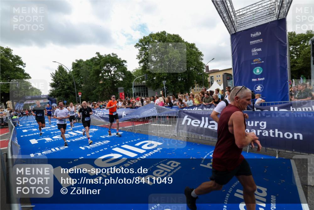 29.06.2025 - hella hamburg halbmarathon Zöllner http://msf.ph/oto/8411049 29.06.2025 10:45:27 Ziel 1697, 2367, 2470, 3186, 5706, 9105, 11469, 12277, 12643, 14703, 17499, 18407, 18638 meine-sportfotos.de