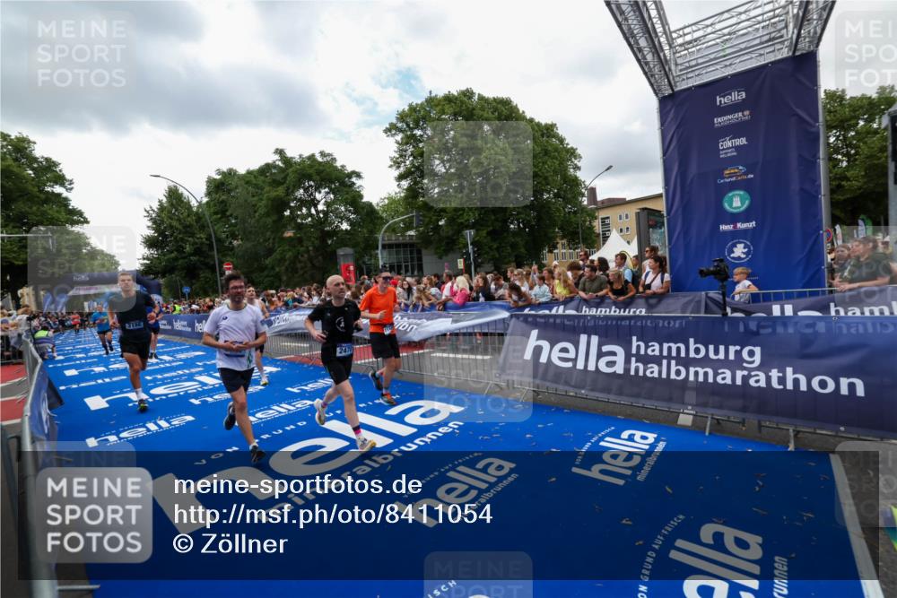 29.06.2025 - hella hamburg halbmarathon Zöllner http://msf.ph/oto/8411054 29.06.2025 10:45:28 Ziel 1697, 2367, 2470, 3186, 5706, 9105, 11469, 12277, 12643, 14703, 16725, 17499, 18407, 18638 meine-sportfotos.de