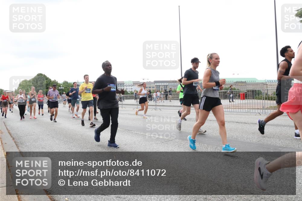 29.06.2025 - hella hamburg halbmarathon Lena Gebhardt http://msf.ph/oto/8411072 29.06.2025 10:51:04 Lombardsbrücke 7063, 1208, 3553, 1650, 1129, 1203, 1208, 1404, 1478, 1930, 2200, 2202, 2358, 2380, 2859, 3184, 3229, 3647, 3838, 3934, 4156, 4642, 4652, 4695, 4713, 4771, 4848, 4920, 5286, 5289, 5357, 5530, 6178, 6961, 7012, 7133, 7141, 7161, 7770, 7771, 7825, 7938, 8040, 8200, 8410, 8672, 8779, 8833, 8986, 9096, 9166, 9167, 9168, 9933, 10029, 10437, 10552, 10614, 10636, 11052, 11252, 11577, 12392, 12393, 14534, 15416 meine-sportfotos.de