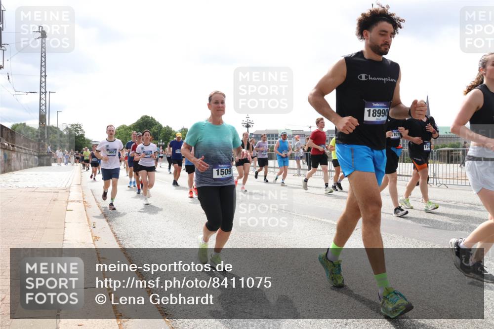 29.06.2025 - hella hamburg halbmarathon Lena Gebhardt http://msf.ph/oto/8411075 29.06.2025 10:41:48 Lombardsbrücke 19057, 1715, 1509, 18990, 1011, 176, 1039, 1314, 1509, 1536, 1542, 1623, 1648, 1712, 2145, 2153, 2258, 3326, 3344, 3459, 3460, 3568, 3623, 4415, 4541, 4610, 4735, 4736, 4787, 5432, 5928, 5942, 6136, 6137, 6153, 6250, 6320, 6430, 6436, 6450, 6618, 6793, 6837, 6846, 6894, 7022, 7023, 7477, 7955, 7968, 8004, 8162, 8163, 8300, 8301, 8443, 8586, 8848, 8897, 8908, 9223, 9467, 9588, 10181, 10348, 10483, 10623, 11011, 11166 meine-sportfotos.de