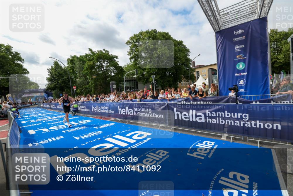 29.06.2025 - hella hamburg halbmarathon Zöllner http://msf.ph/oto/8411092 29.06.2025 10:21:25 Ziel 14933 meine-sportfotos.de