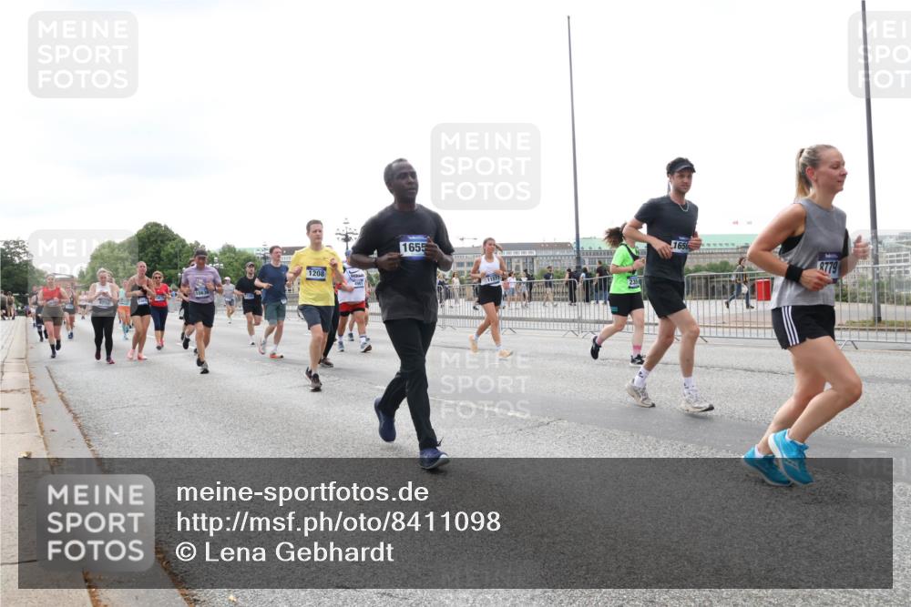 29.06.2025 - hella hamburg halbmarathon Lena Gebhardt http://msf.ph/oto/8411098 29.06.2025 10:51:05 Lombardsbrücke 1208, 1655, 1650, 8779, 1129, 1203, 1208, 1404, 1478, 1930, 2200, 2202, 2358, 2380, 2859, 3184, 3229, 3647, 3838, 3934, 4156, 4642, 4652, 4695, 4713, 4771, 4848, 4920, 5286, 5289, 5357, 5530, 6178, 6961, 7012, 7133, 7141, 7161, 7770, 7771, 7825, 7938, 8040, 8200, 8410, 8672, 8779, 8833, 8986, 9096, 9166, 9167, 9168, 9933, 10029, 10437, 10552, 10614, 10636, 11052, 11252, 11577, 12392, 12393, 14534, 15416 meine-sportfotos.de