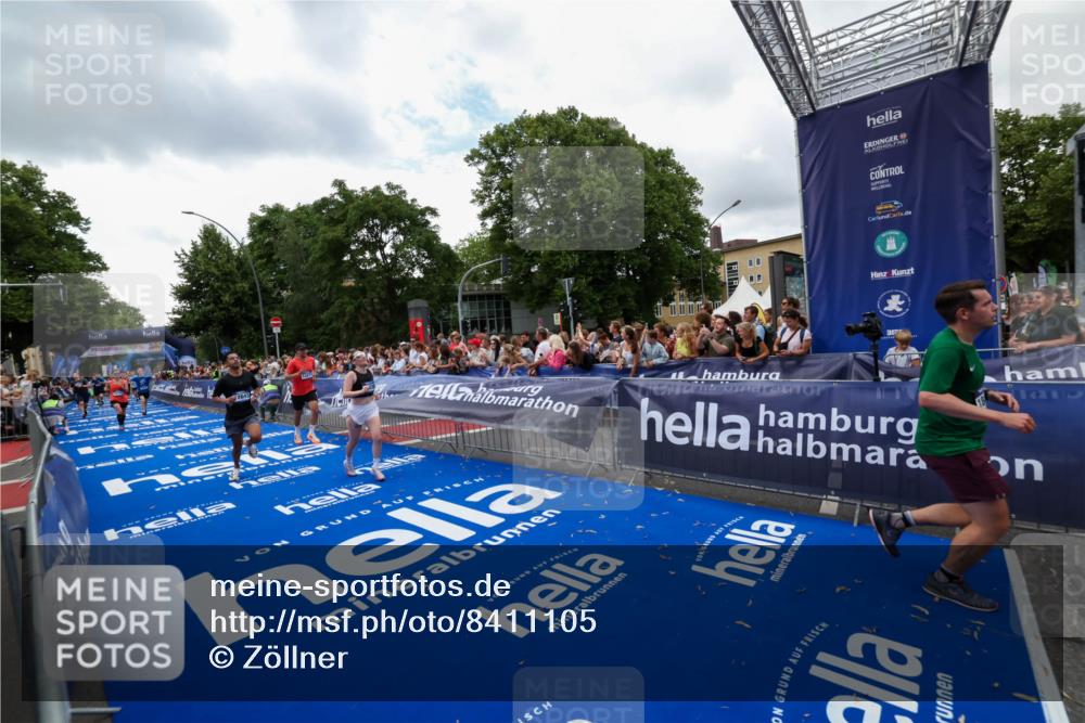 29.06.2025 - hella hamburg halbmarathon Zöllner http://msf.ph/oto/8411105 29.06.2025 10:45:33 Ziel 2138, 2415, 5623, 6831, 8374, 12277, 12643, 14062, 16725, 18407, 18638 meine-sportfotos.de