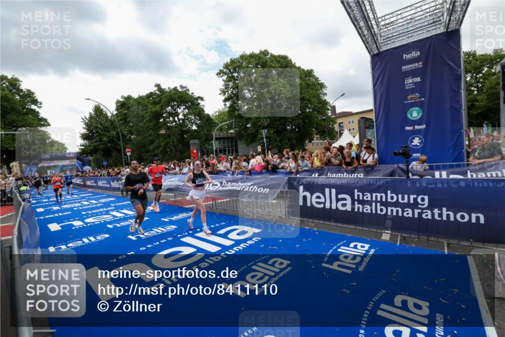29.06.2025 - hella hamburg halbmarathon Zöllner http://msf.ph/oto/8411110 29.06.2025 10:45:33 Ziel 2138, 2415, 5623, 6831, 8374, 12277, 12643, 14062, 16725, 18407, 18638 meine-sportfotos.de