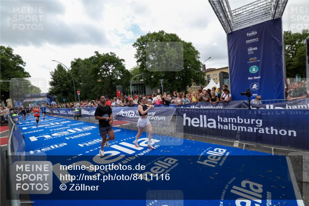 29.06.2025 - hella hamburg halbmarathon Zöllner http://msf.ph/oto/8411116 29.06.2025 10:45:33 Ziel 2138, 2415, 5623, 6831, 8374, 12277, 12643, 14062, 16725, 18407, 18638 meine-sportfotos.de