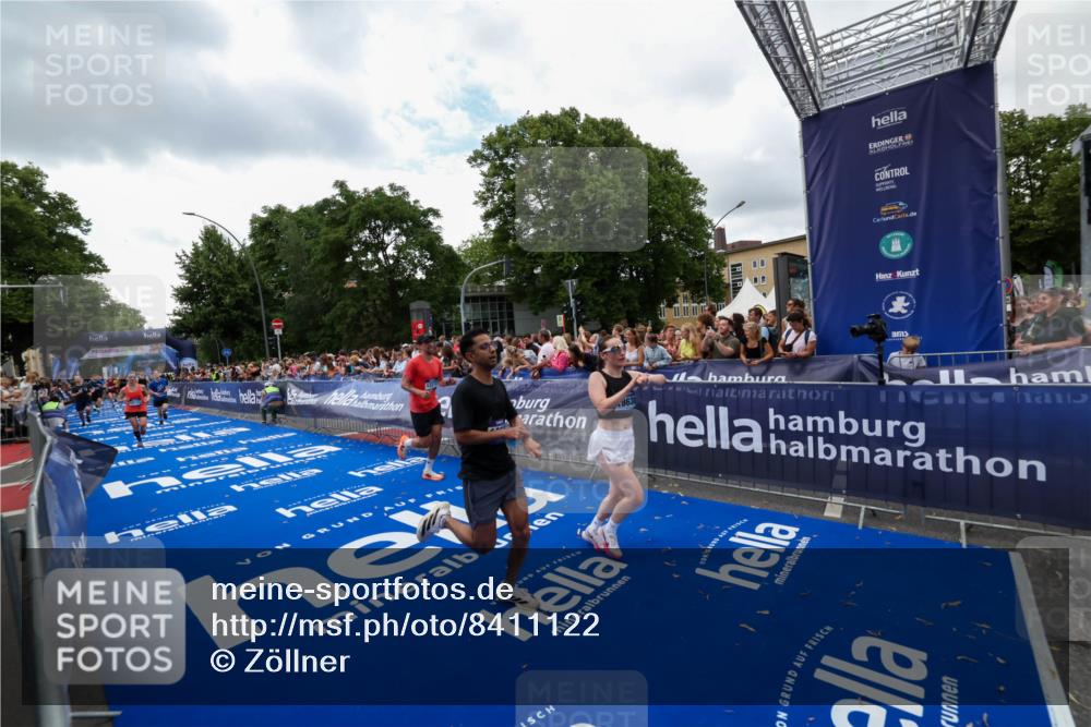29.06.2025 - hella hamburg halbmarathon Zöllner http://msf.ph/oto/8411122 29.06.2025 10:45:34 Ziel 2138, 2415, 5623, 6831, 8374, 8668, 12277, 12643, 14062, 16725, 18638 meine-sportfotos.de