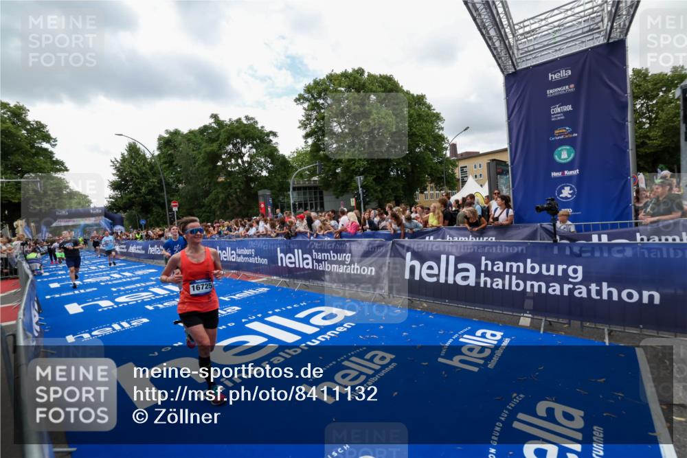 29.06.2025 - hella hamburg halbmarathon Zöllner http://msf.ph/oto/8411132 29.06.2025 10:45:36 Ziel 2138, 2415, 5623, 6831, 8374, 8668, 11291, 11495, 12154, 14062, 15666, 16725, 18878 meine-sportfotos.de