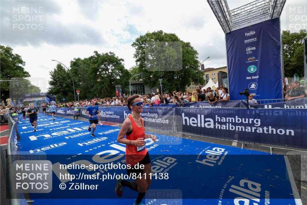 29.06.2025 - hella hamburg halbmarathon Zöllner http://msf.ph/oto/8411138 29.06.2025 10:45:37 Ziel 2138, 2415, 5623, 6831, 8374, 8668, 11291, 11495, 12154, 14062, 15666, 16725, 18862, 18878 meine-sportfotos.de
