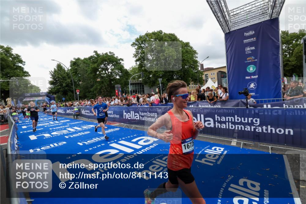 29.06.2025 - hella hamburg halbmarathon Zöllner http://msf.ph/oto/8411143 29.06.2025 10:45:37 Ziel 2138, 2415, 5623, 6831, 8374, 8668, 11291, 11495, 12154, 14062, 15666, 16725, 18862, 18878 meine-sportfotos.de