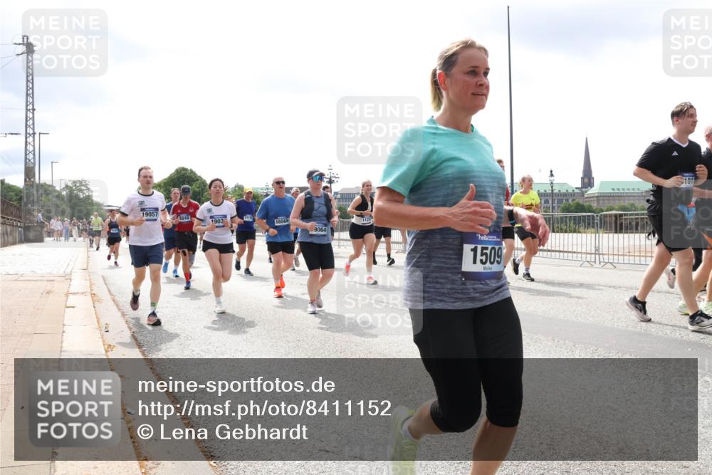 29.06.2025 - hella hamburg halbmarathon Lena Gebhardt http://msf.ph/oto/8411152 29.06.2025 10:41:49 Lombardsbrücke 19057, 8848, 1711, 1903, 16568, 9064, 1125, 1509, 1011, 1039, 1314, 1509, 1536, 1542, 1623, 1648, 1712, 1752, 2145, 2153, 2258, 2523, 2974, 3276, 3326, 3344, 3459, 3460, 3568, 3623, 4415, 4541, 4610, 4735, 4736, 4787, 5432, 5671, 5942, 6136, 6137, 6153, 6250, 6320, 6430, 6436, 6450, 6618, 6793, 6837, 6846, 6894, 7022, 7023, 7477, 7955, 7968, 8004, 8162, 8163, 8300, 8301, 8443, 8586, 8848, 8897, 8908, 9008, 9223, 9467, 9588, 10027, 10181, 10348, 10483, 10623, 11011, 11166 meine-sportfotos.de