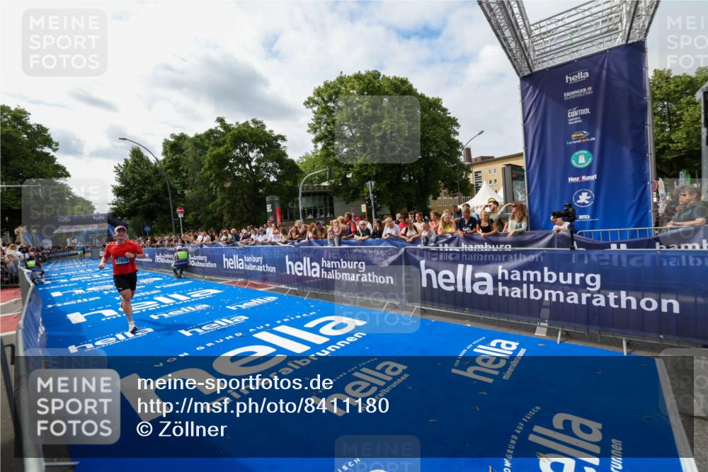 29.06.2025 - hella hamburg halbmarathon Zöllner http://msf.ph/oto/8411180 29.06.2025 10:21:38 Ziel 6559, 9442, 11965, 17856 meine-sportfotos.de