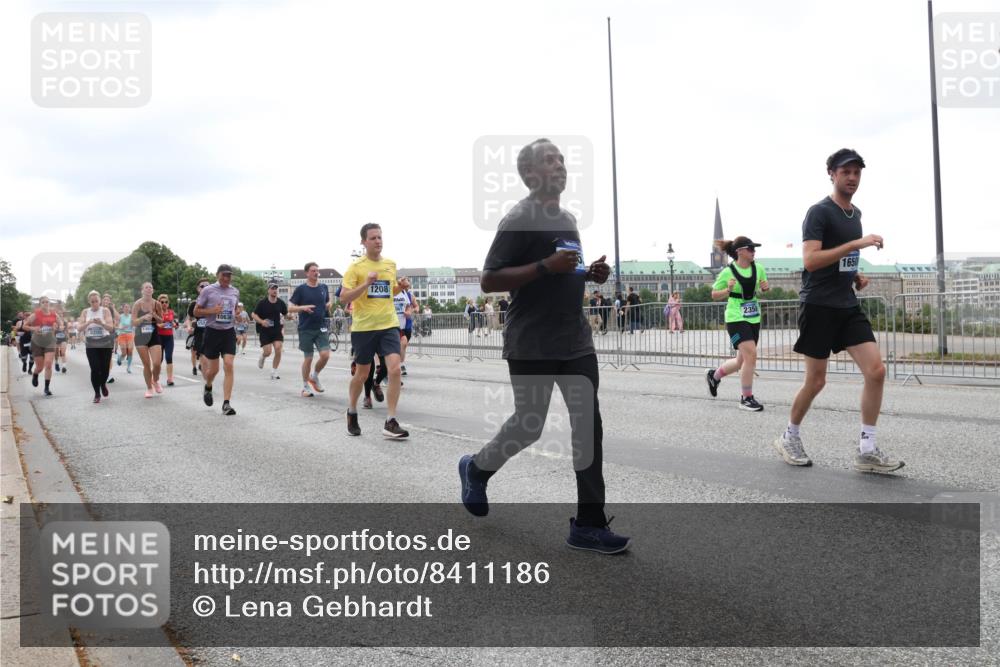 29.06.2025 - hella hamburg halbmarathon Lena Gebhardt http://msf.ph/oto/8411186 29.06.2025 10:51:05 Lombardsbrücke 1063, 1208, 1650, 1129, 1203, 1208, 1404, 1478, 1930, 2200, 2202, 2358, 2380, 2859, 3184, 3229, 3647, 3838, 3934, 4156, 4642, 4652, 4695, 4713, 4771, 4848, 4920, 5286, 5289, 5357, 5530, 6178, 6961, 7012, 7133, 7141, 7161, 7770, 7771, 7825, 7938, 8040, 8200, 8410, 8672, 8779, 8833, 8986, 9096, 9166, 9167, 9168, 9933, 10029, 10437, 10552, 10614, 10636, 11052, 11252, 11577, 12392, 12393, 14534, 15416 meine-sportfotos.de