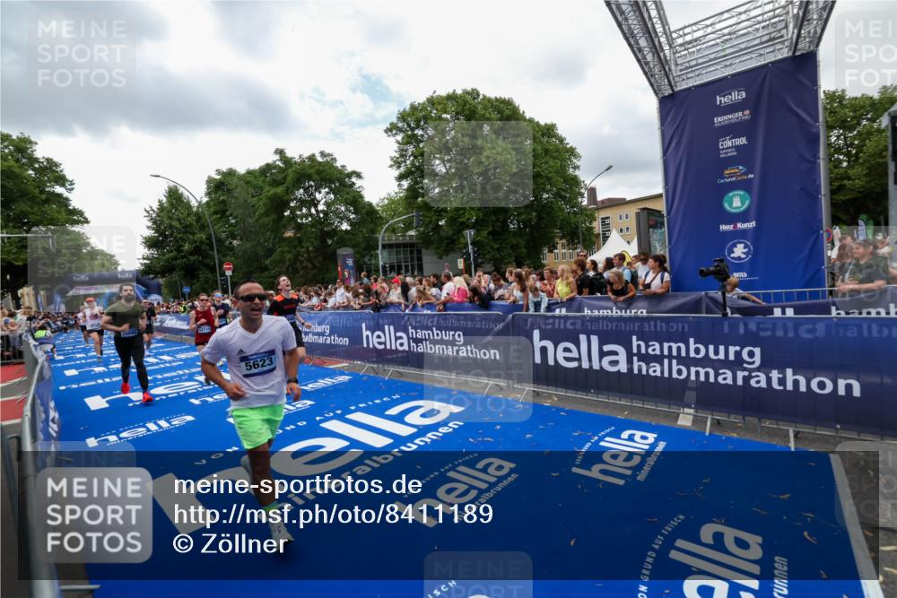 29.06.2025 - hella hamburg halbmarathon Zöllner http://msf.ph/oto/8411189 29.06.2025 10:45:41 Ziel 2138, 5623, 6071, 6711, 8374, 8668, 11291, 11495, 12154, 14764, 15666, 17674, 18862, 18878 meine-sportfotos.de