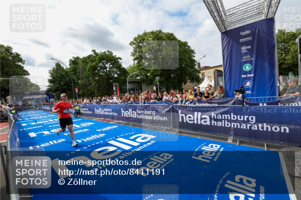 29.06.2025 - hella hamburg halbmarathon Zöllner http://msf.ph/oto/8411191 29.06.2025 10:21:38 Ziel 6559, 9442, 11965, 17856 meine-sportfotos.de