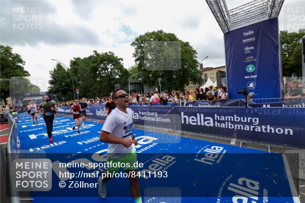 29.06.2025 - hella hamburg halbmarathon Zöllner http://msf.ph/oto/8411193 29.06.2025 10:45:42 Ziel 5623, 6071, 6711, 8668, 11291, 11495, 12154, 14764, 15666, 17332, 17674, 18862, 18878 meine-sportfotos.de