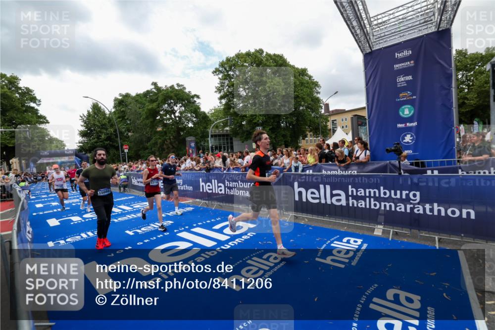 29.06.2025 - hella hamburg halbmarathon Zöllner http://msf.ph/oto/8411206 29.06.2025 10:45:42 Ziel 5623, 6071, 6711, 8668, 11291, 11495, 12154, 14764, 15666, 17332, 17674, 18862, 18878 meine-sportfotos.de
