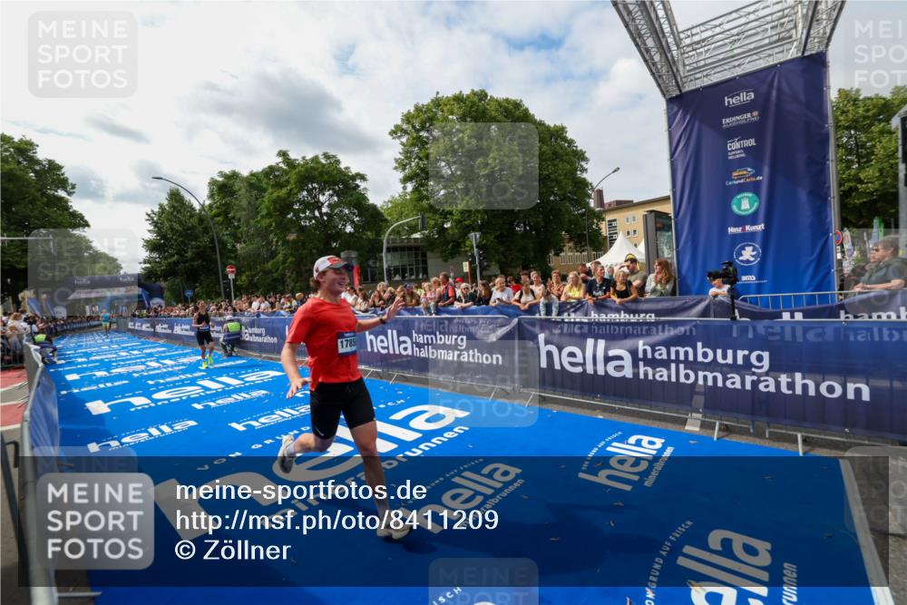 29.06.2025 - hella hamburg halbmarathon Zöllner http://msf.ph/oto/8411209 29.06.2025 10:21:39 Ziel 6559, 9442, 11965, 17856 meine-sportfotos.de