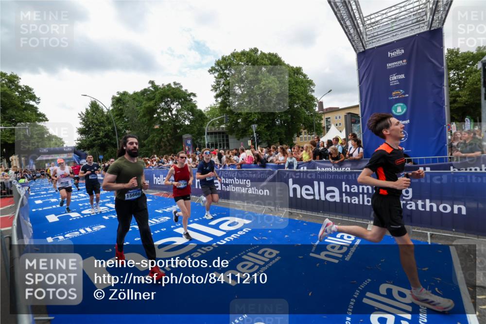 29.06.2025 - hella hamburg halbmarathon Zöllner http://msf.ph/oto/8411210 29.06.2025 10:45:43 Ziel 5047, 6071, 6711, 8668, 11291, 11495, 12154, 14764, 15666, 16617, 17332, 17674, 18862, 18878 meine-sportfotos.de