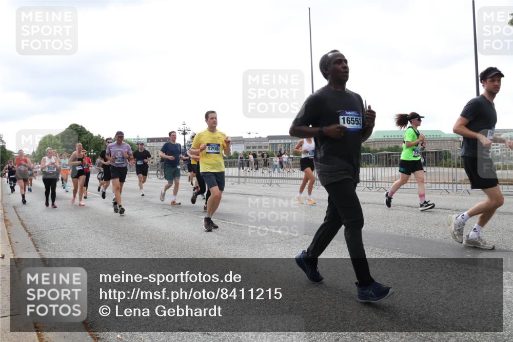 29.06.2025 - hella hamburg halbmarathon Lena Gebhardt http://msf.ph/oto/8411215 29.06.2025 10:51:05 Lombardsbrücke 10636, 1208, 1157, 16553, 16, 1129, 1203, 1208, 1404, 1478, 1930, 2200, 2202, 2358, 2380, 2859, 3184, 3229, 3647, 3838, 3934, 4156, 4642, 4652, 4695, 4713, 4771, 4848, 4920, 5286, 5289, 5357, 5530, 6178, 6961, 7012, 7133, 7141, 7161, 7770, 7771, 7825, 7938, 8040, 8200, 8410, 8672, 8779, 8833, 8986, 9096, 9166, 9167, 9168, 9933, 10029, 10437, 10552, 10614, 10636, 11052, 11252, 11577, 12392, 12393, 14534, 15416 meine-sportfotos.de