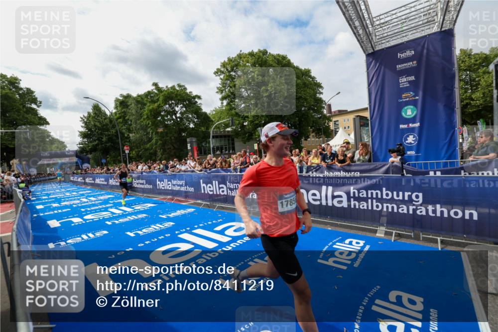 29.06.2025 - hella hamburg halbmarathon Zöllner http://msf.ph/oto/8411219 29.06.2025 10:21:39 Ziel 6559, 9442, 11965, 17856 meine-sportfotos.de