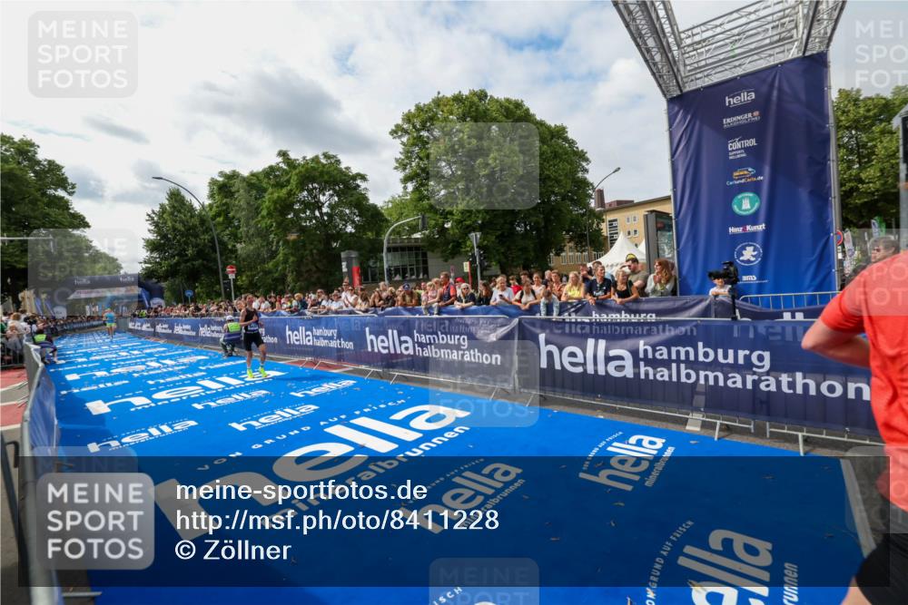 29.06.2025 - hella hamburg halbmarathon Zöllner http://msf.ph/oto/8411228 29.06.2025 10:21:39 Ziel 6559, 9442, 11965, 17856 meine-sportfotos.de