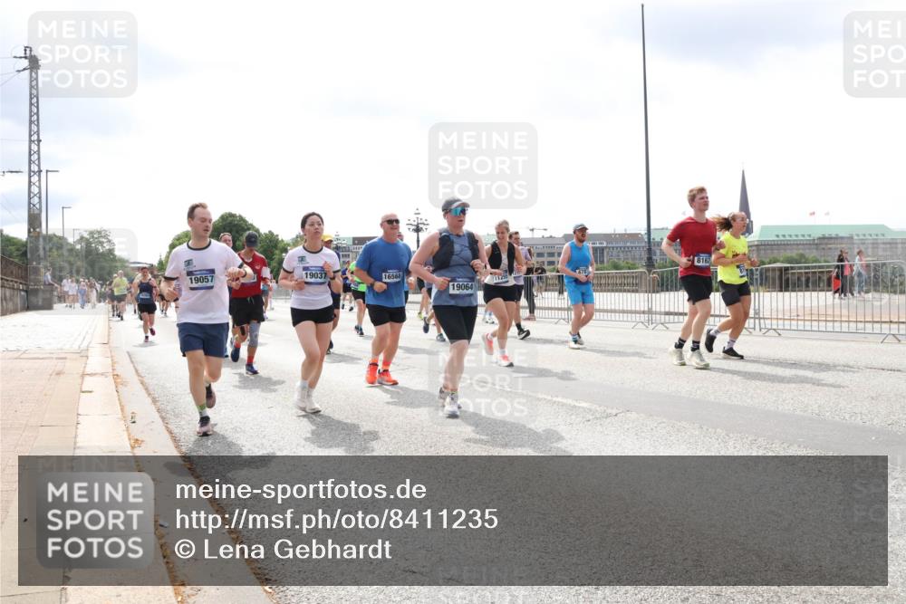 29.06.2025 - hella hamburg halbmarathon Lena Gebhardt http://msf.ph/oto/8411235 29.06.2025 10:41:49 Lombardsbrücke 19057, 19037, 16568, 11255, 19064, 8162, 1039, 1314, 1509, 1536, 1542, 1623, 1648, 1712, 1752, 2145, 2153, 2258, 2523, 2974, 3276, 3326, 3344, 3459, 3460, 3568, 3623, 4415, 4541, 4610, 4735, 4736, 4787, 5432, 5671, 5942, 6136, 6137, 6153, 6250, 6320, 6430, 6436, 6450, 6618, 6793, 6837, 6846, 6894, 7022, 7023, 7477, 7955, 7968, 8004, 8162, 8163, 8300, 8301, 8443, 8586, 8848, 8897, 8908, 9008, 9223, 9467, 9588, 10027, 10181, 10348, 10483, 10623, 11011, 11166 meine-sportfotos.de