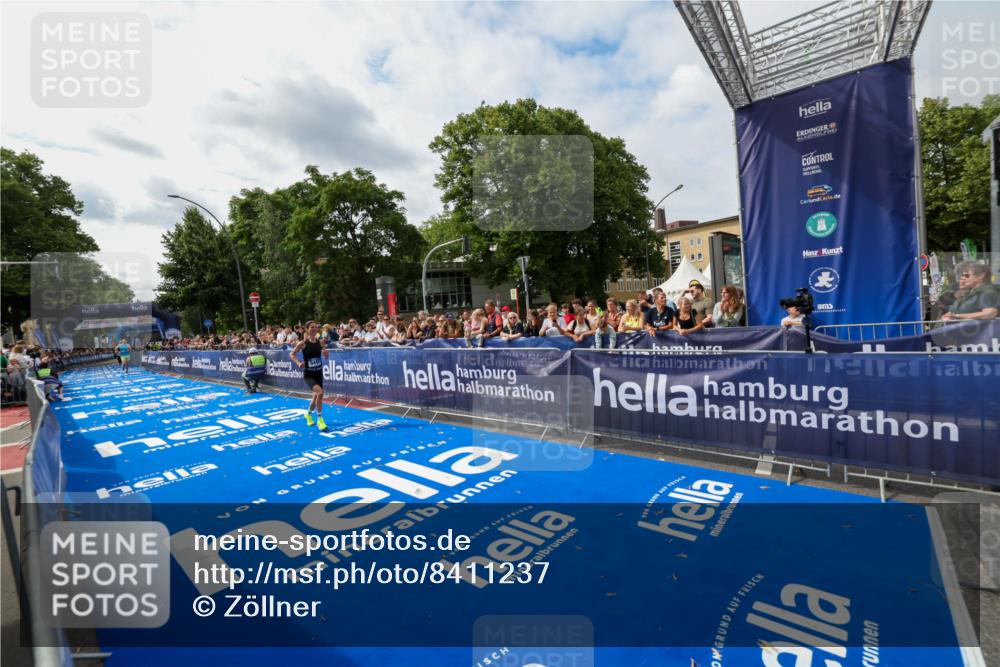 29.06.2025 - hella hamburg halbmarathon Zöllner http://msf.ph/oto/8411237 29.06.2025 10:21:40 Ziel 6559, 9442, 11965, 17856 meine-sportfotos.de