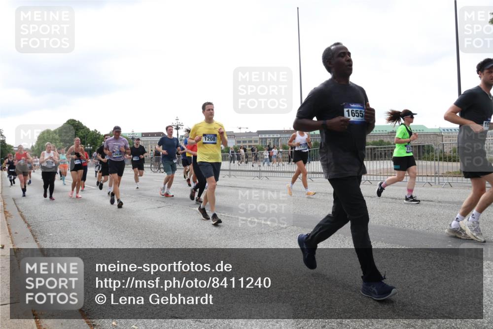 29.06.2025 - hella hamburg halbmarathon Lena Gebhardt http://msf.ph/oto/8411240 29.06.2025 10:51:05 Lombardsbrücke 10636, 17295, 1208, 11577, 1655, 16, 1129, 1203, 1208, 1404, 1478, 1930, 2200, 2202, 2358, 2380, 2859, 3184, 3229, 3647, 3838, 3934, 4156, 4642, 4652, 4695, 4713, 4771, 4848, 4920, 5286, 5289, 5357, 5530, 6178, 6961, 7012, 7133, 7141, 7161, 7770, 7771, 7825, 7938, 8040, 8200, 8410, 8672, 8779, 8833, 8986, 9096, 9166, 9167, 9168, 9933, 10029, 10437, 10552, 10614, 10636, 11052, 11252, 11577, 12392, 12393, 14534, 15416 meine-sportfotos.de