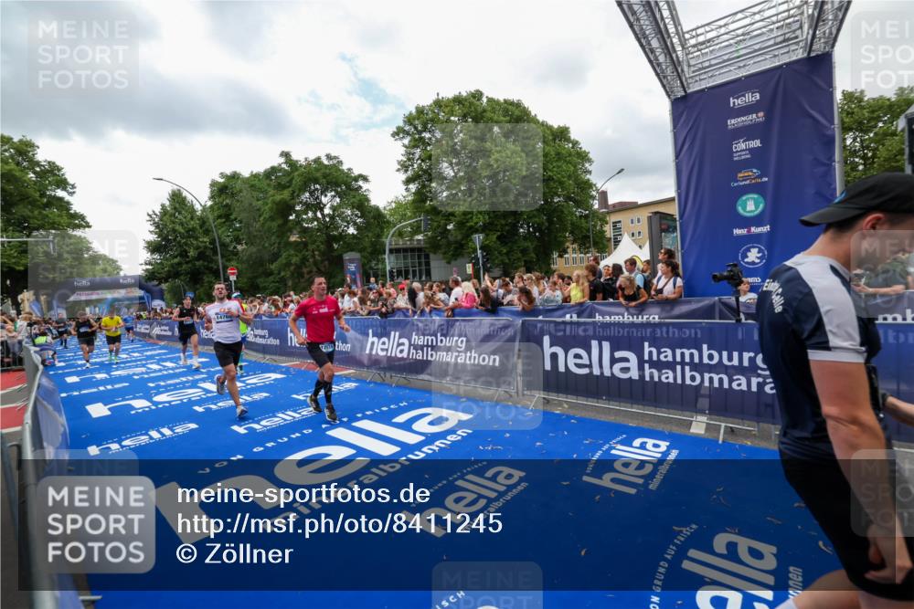 29.06.2025 - hella hamburg halbmarathon Zöllner http://msf.ph/oto/8411245 29.06.2025 10:45:46 Ziel 4854, 5047, 6071, 6711, 13975, 14374, 14764, 16617, 17332, 17674, 17835, 18862 meine-sportfotos.de