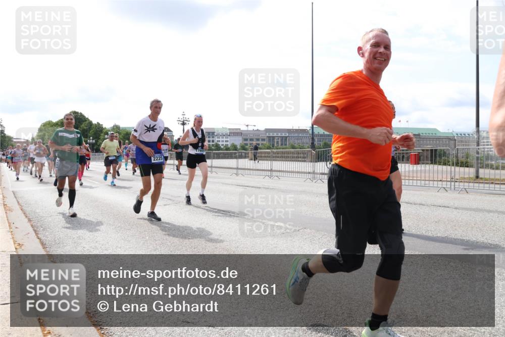 29.06.2025 - hella hamburg halbmarathon Lena Gebhardt http://msf.ph/oto/8411261 29.06.2025 10:17:07 Lombardsbrücke 17741, 2225, 1083, 1117, 1137, 1240, 1298, 1331, 1348, 1356, 1403, 1477, 1553, 1602, 2225, 2860, 2908, 3088, 3176, 3210, 3450, 3464, 3466, 3622, 3802, 3803, 5023, 5036, 5037, 5390, 5929, 5930, 5995, 6126, 6128, 6328, 6520, 6522, 6742, 6941, 6948, 7114, 7115, 7257, 7345, 7360, 7376, 7410, 7445, 7647, 7924, 7928, 7945, 8210, 8253, 8263, 8309, 8317, 8433, 8513, 8558, 8619, 8983, 9091, 9152, 9208, 9259, 9332, 9492, 9676, 10232 meine-sportfotos.de