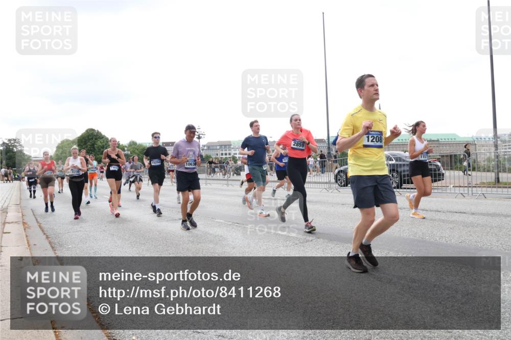 29.06.2025 - hella hamburg halbmarathon Lena Gebhardt http://msf.ph/oto/8411268 29.06.2025 10:51:06 Lombardsbrücke 15250, 14010, 8200, 10636, 2859, 1208, 11577, 1129, 1203, 1208, 1404, 1478, 1617, 1930, 2200, 2202, 2358, 2380, 2859, 3184, 3229, 3647, 3838, 3934, 4156, 4642, 4652, 4695, 4713, 4771, 4848, 4920, 5286, 5289, 5357, 5530, 6178, 6961, 7012, 7133, 7141, 7161, 7770, 7771, 7825, 7938, 8040, 8200, 8410, 8672, 8779, 8833, 8986, 9096, 9166, 9167, 9168, 9933, 10029, 10437, 10552, 10614, 10636, 11034, 11052, 11252, 11577, 12392, 12393, 14534, 15416 meine-sportfotos.de