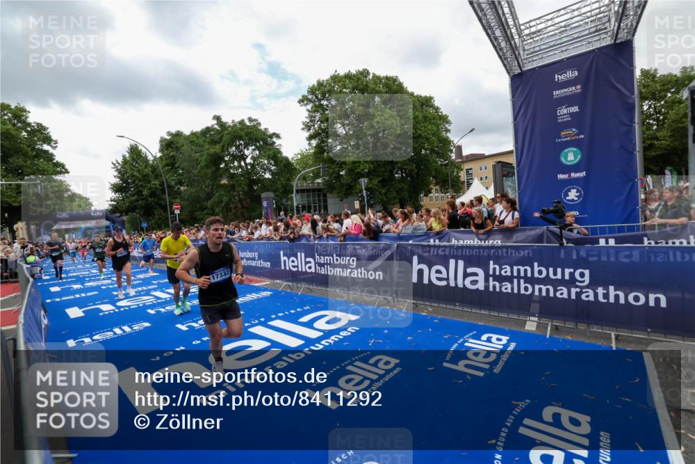 29.06.2025 - hella hamburg halbmarathon Zöllner http://msf.ph/oto/8411292 29.06.2025 10:45:49 Ziel 4345, 4854, 5047, 6290, 6711, 7385, 13975, 14374, 16617, 17332, 17835 meine-sportfotos.de