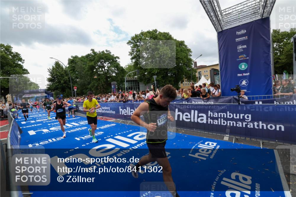 29.06.2025 - hella hamburg halbmarathon Zöllner http://msf.ph/oto/8411302 29.06.2025 10:45:50 Ziel 4345, 4854, 5047, 6290, 7385, 13975, 14374, 16617, 16624, 17332, 17835 meine-sportfotos.de