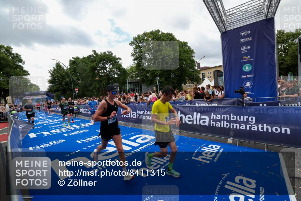 29.06.2025 - hella hamburg halbmarathon Zöllner http://msf.ph/oto/8411315 29.06.2025 10:45:51 Ziel 3477, 4345, 4854, 5047, 6290, 7385, 13975, 14374, 16617, 16624, 17332, 17835 meine-sportfotos.de
