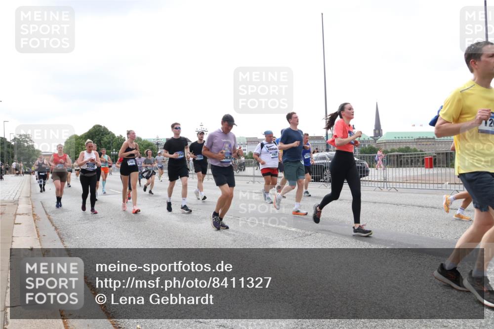 29.06.2025 - hella hamburg halbmarathon Lena Gebhardt http://msf.ph/oto/8411327 29.06.2025 10:51:07 Lombardsbrücke 8200, 146, 7295, 0636, 4961, 12, 1129, 1203, 1208, 1404, 1478, 1617, 1930, 2200, 2202, 2358, 2380, 2859, 3184, 3229, 3647, 3838, 3934, 4156, 4642, 4652, 4695, 4713, 4771, 4848, 4920, 5286, 5289, 5357, 5530, 6178, 6961, 7012, 7133, 7141, 7161, 7770, 7771, 7825, 7938, 8040, 8200, 8410, 8672, 8779, 8833, 8986, 9096, 9166, 9167, 9168, 9763, 9933, 10029, 10437, 10552, 10614, 10636, 11034, 11052, 11252, 11575, 11577, 12392, 12393, 14534 meine-sportfotos.de
