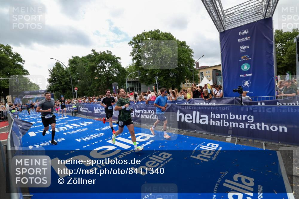29.06.2025 - hella hamburg halbmarathon Zöllner http://msf.ph/oto/8411340 29.06.2025 10:45:52 Ziel 3477, 4345, 4854, 5047, 6290, 7385, 10792, 11821, 13975, 14374, 16617, 16624, 17835 meine-sportfotos.de