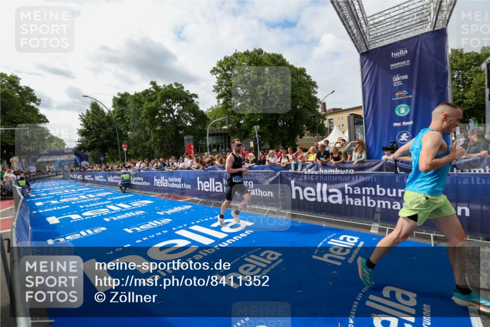29.06.2025 - hella hamburg halbmarathon Zöllner http://msf.ph/oto/8411352 29.06.2025 10:21:46 Ziel 6559, 11965 meine-sportfotos.de